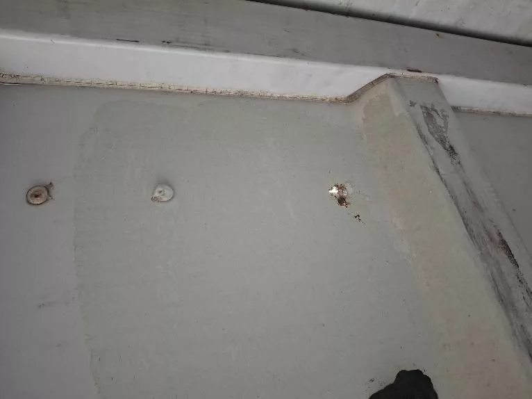 Trou dans un container